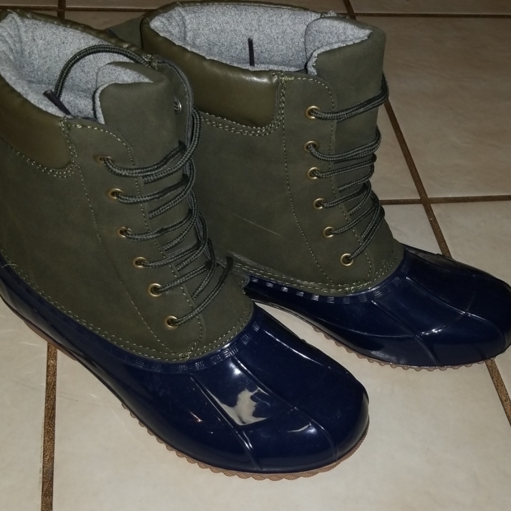 Snow boots